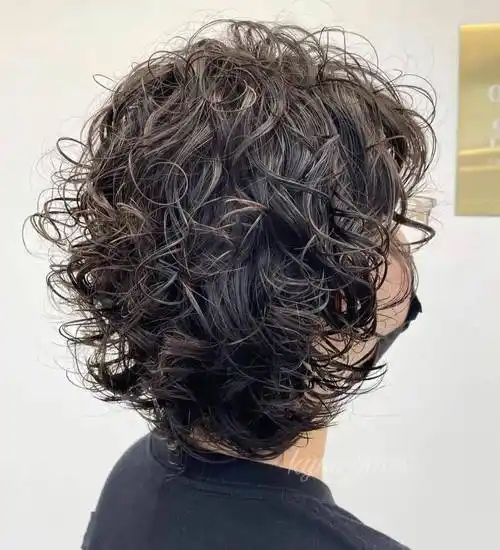 短发满头卷,头发再少烫了也好看!_修剪_美发_视频
