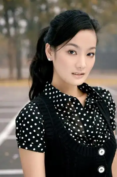 谍战天王于震,被前妻冠上了家暴男标签,现任妻子辛月,貌美如花