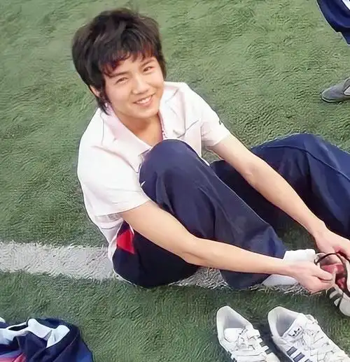 鹿晗早期旧照流出,看清无精修时的颜值,有无动过刀很显然!