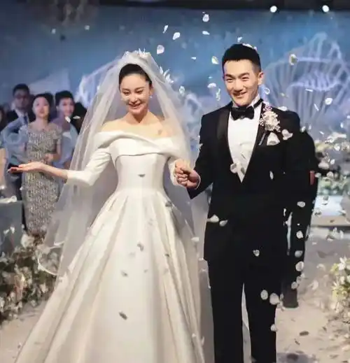 张馨予亲自回应老公何捷转业,是假的,希望删除帖子,网友直呼"好甜"!