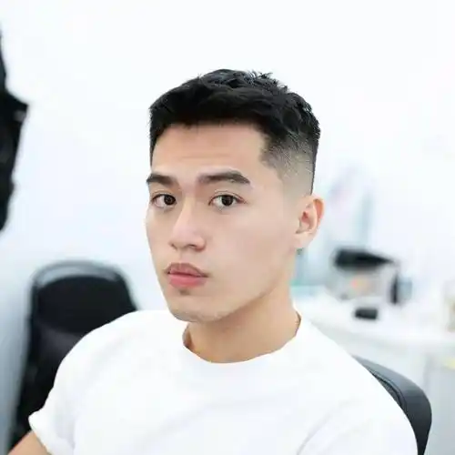 男人到了中年别乱剪头发,这3种"发型"记得避开,油腻又掉气质_短发