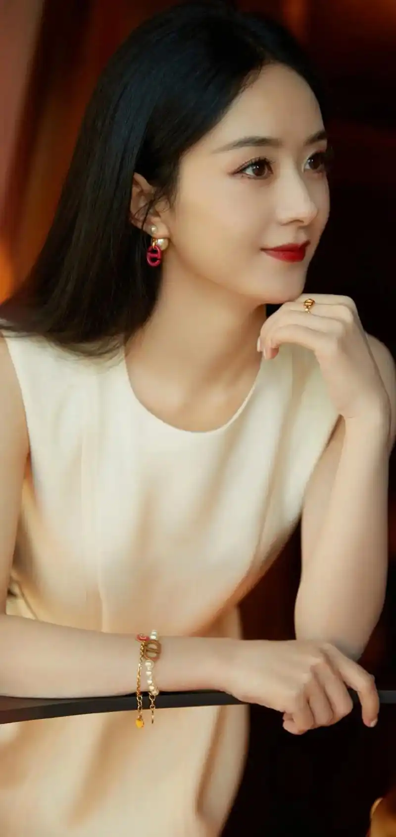 赵丽颖,1987年10月16日出生于河北省廊坊市,中国内地影 - 抖音