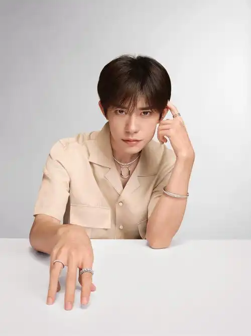 蒂芙尼携手全球品牌代言人易烊千玺发布全新tiffanylock系列广告大片