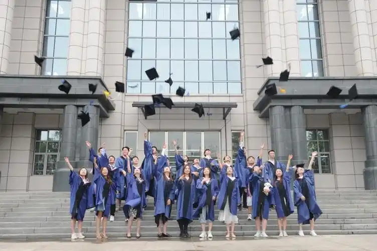 18级硕士毕业照