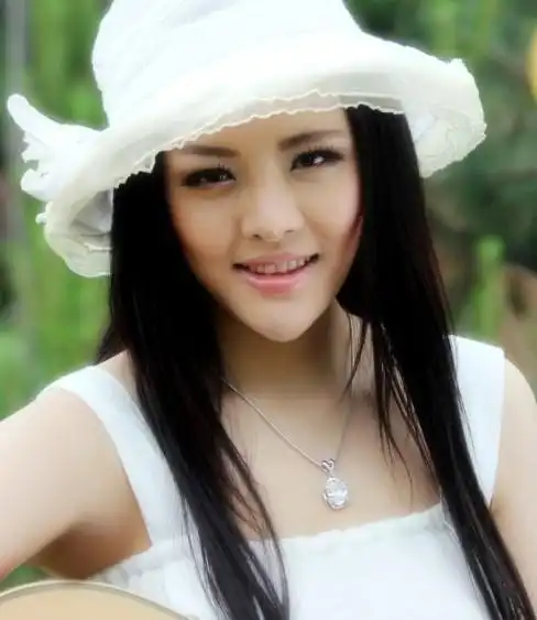 组图:霍启刚被曝偷腥 与90后嫩模演"海战门"