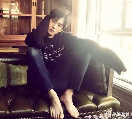 朱一龙从没用过指甲刀杨洋薛之谦等人因脚趾甲过长