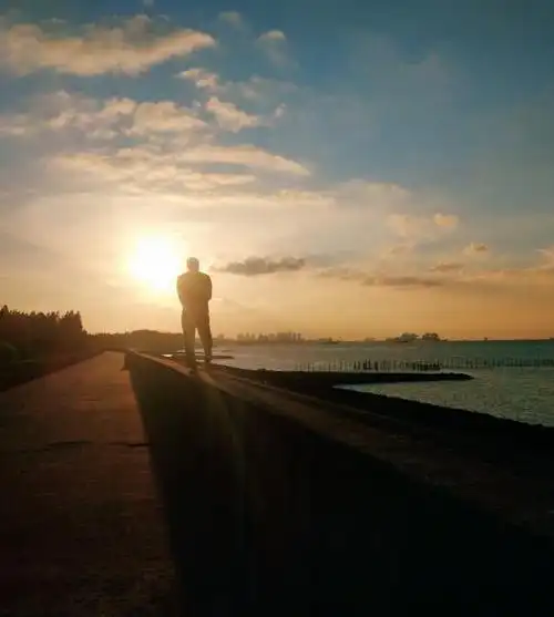 渐行渐远唯美背影图片,渐行渐远图片伤感背影-528时尚网