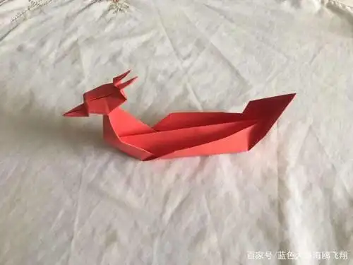 折纸:折一只神气活现的龙舟,一张纸就能折好,很漂亮的哦