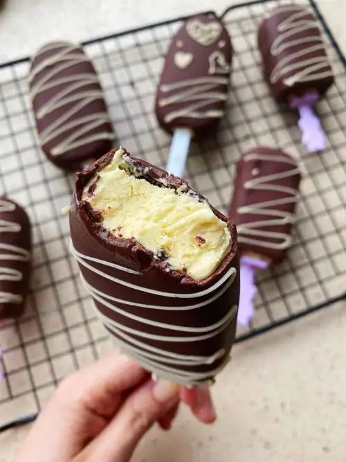 芒果巧克力脆皮雪糕制作方法