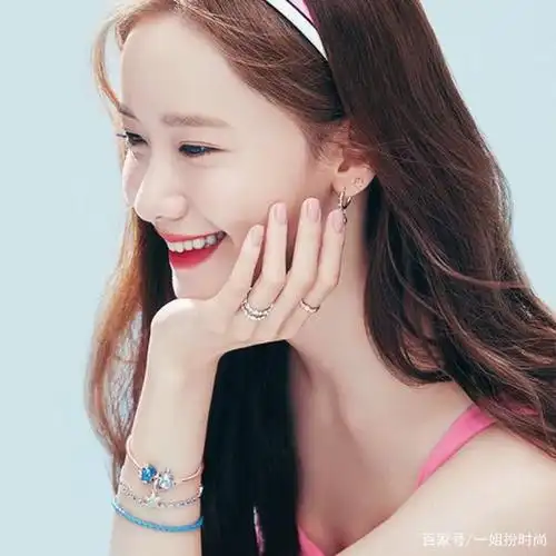 美甲效果有多大?看看林允儿,萝莉和御姐之间切换就靠它