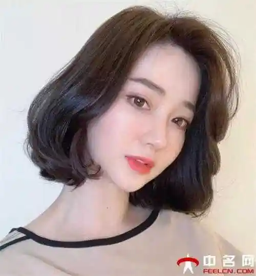 卷发发型中短发2021成为时尚达人的必选发型