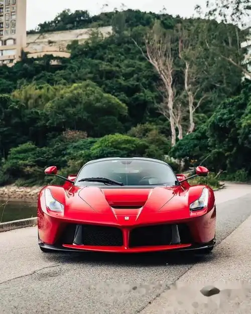 从理论上来讲,法拉利laferrari被认为是法拉利恩佐的继承者.