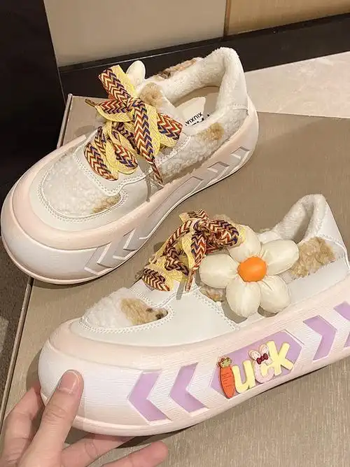 最喜欢的一双鞋可爱加绒厚底显脚小小白鞋