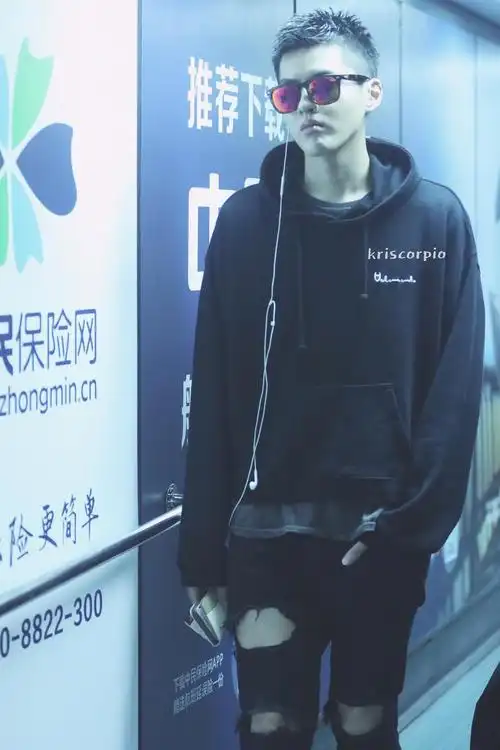 9kila9的相册-短发吴亦凡