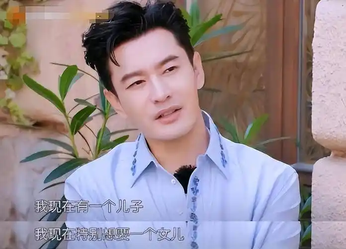 angelababy被禁言后首露面,深夜抱儿子看急诊,消瘦憔悴显落魄_杨颖