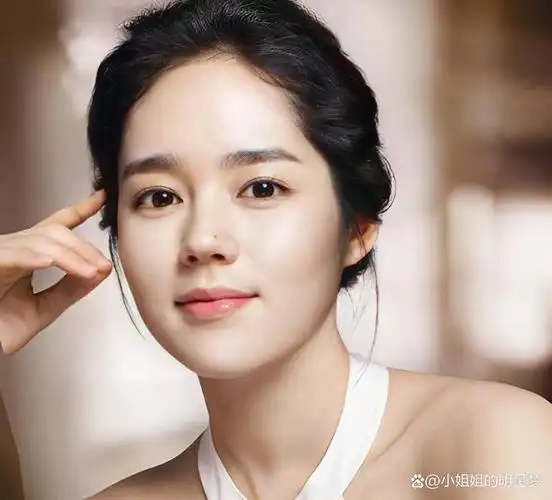 近日,网友评选出了国人眼中最美的韩国十大美女排行榜,金泰熙垫底上榜