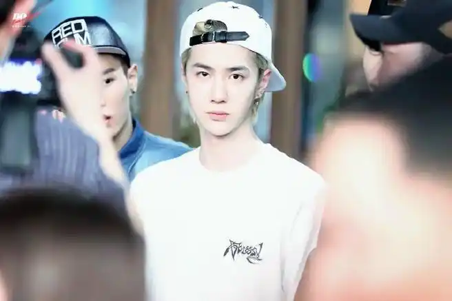 王一博超话#王一博的考古日常#wyb#王一博#    看到你甜甜又温柔的笑