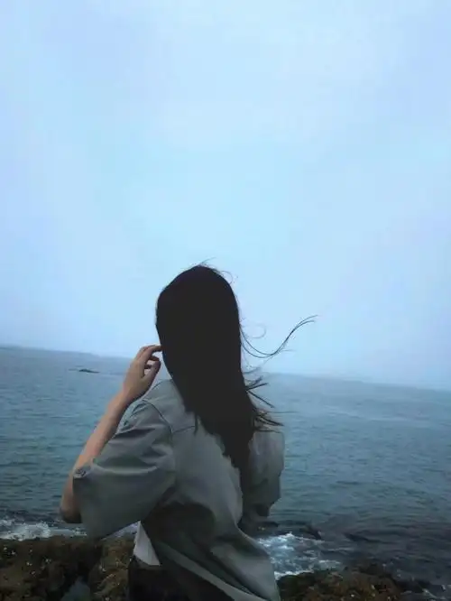 7815和想看的海不大一样,那几天的海都在水雾里,像是有朵云飞不动