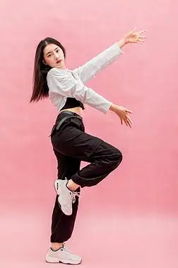 爵士街舞青年女生跳舞技巧动作