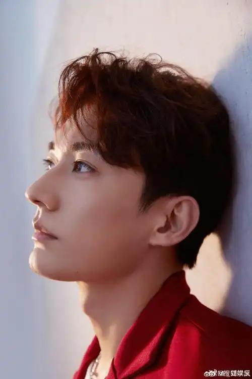 刘学义上桌了#刘学义主演的#花间令#热播,颜值和演技获赞"早该上桌了