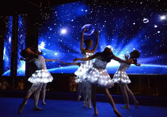 动感十足的3d激光舞,令人惊叹的平衡车花式舞蹈,优雅唯美的星空芭蕾舞