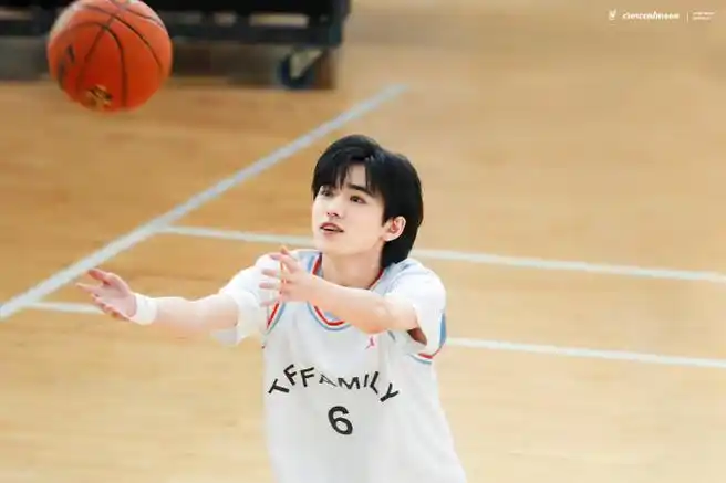 宋亚轩夏日运动会饭拍