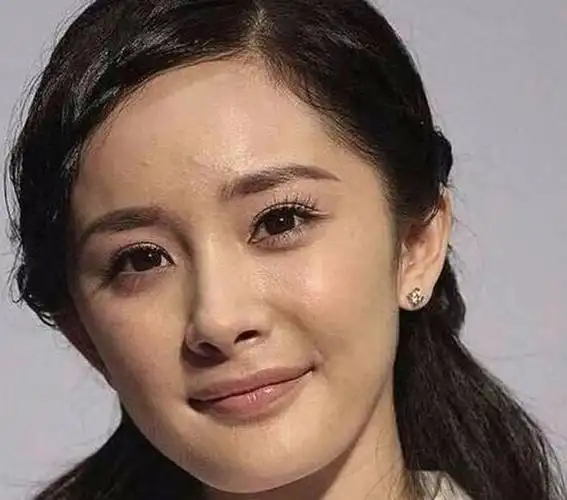 32岁杨幂疑似脸崩未修图眼睛缩小网友完全是38岁大龄妇女