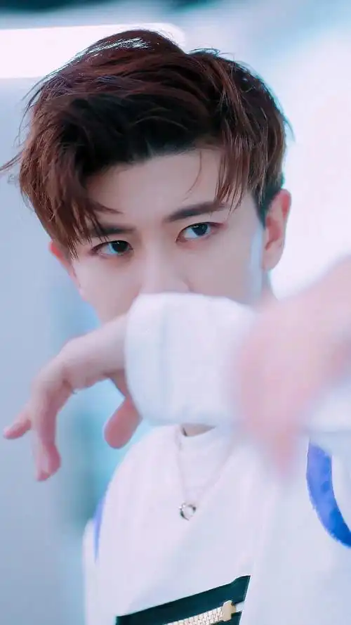 任嘉伦壁纸你是我未曾预知的心动是我余生的追逐