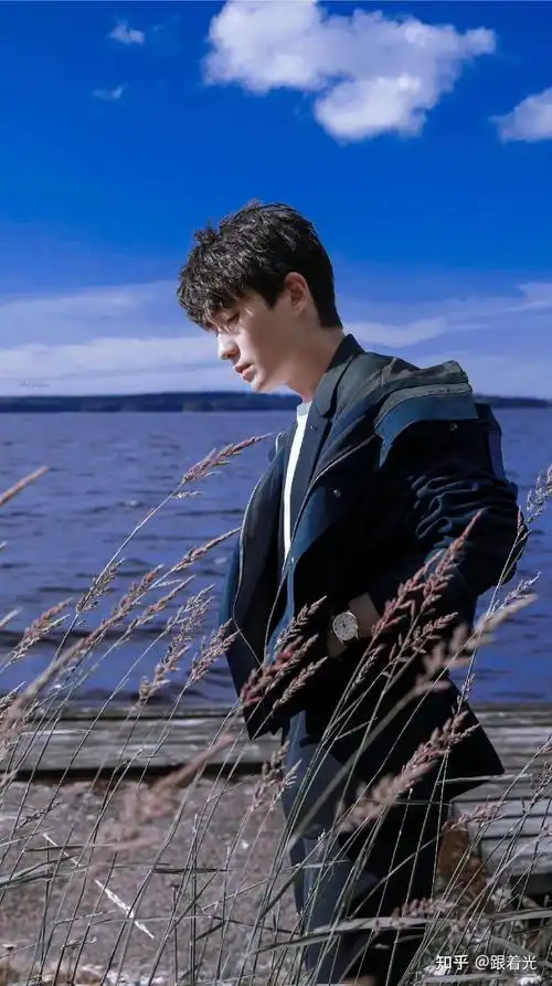 居老师的绝美蓝色壁纸(朱一龙) - 知乎