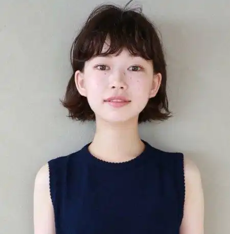 2019年胖脸女孩甜美短发发型简单修颜短发发型设计图片