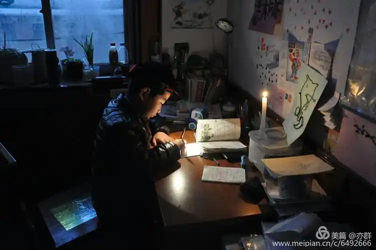 义博晚上认真写作业,别太晚了,早点睡觉.