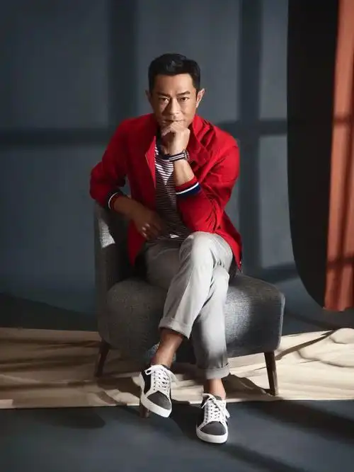 48岁古天乐为慈善公益拍写真化身时尚绅士演绎型男本色