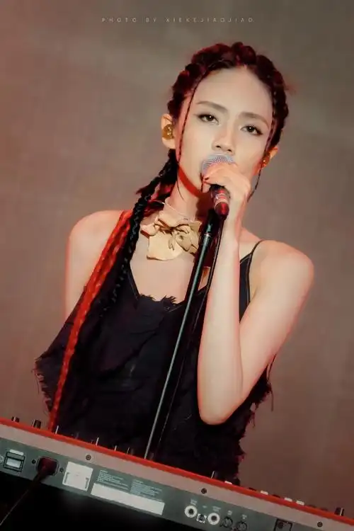 秦皇岛音乐节如果黑夜真的要来临她说我们就带着蝴蝶去狂欢吧@刘惜君