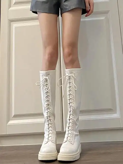 大爱的白色长筒靴