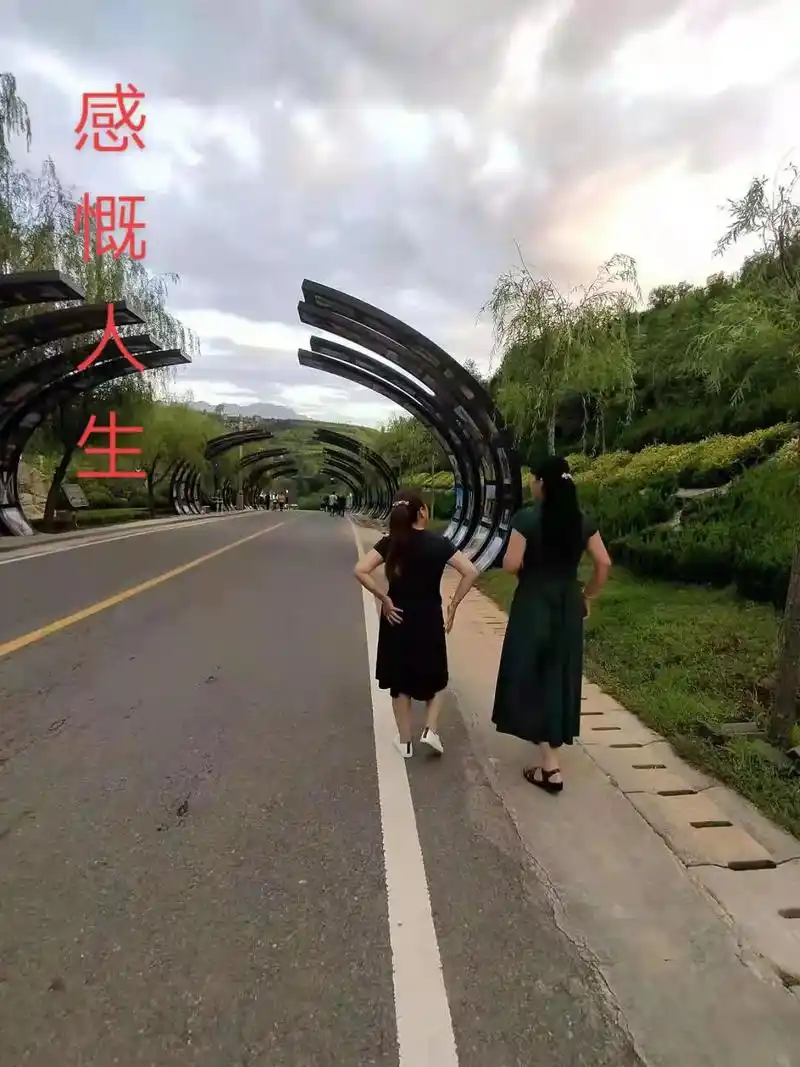 有一种感慨叫人到中年 ,生活不易好好努力 ,难过的时候我学会 - 抖音