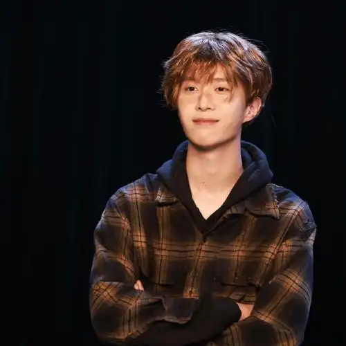 【翼笑倾城】#范丞丞脏脏包妆造#随机掉落「翼」张帅照!