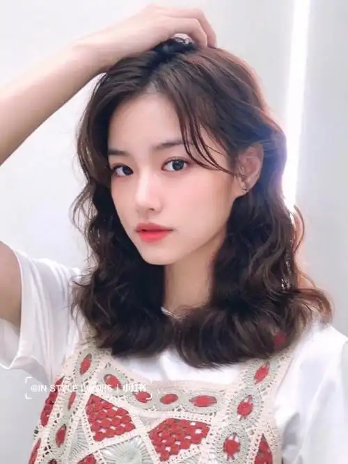 中短发女生烫法式蛋卷头真的超减龄又甜美