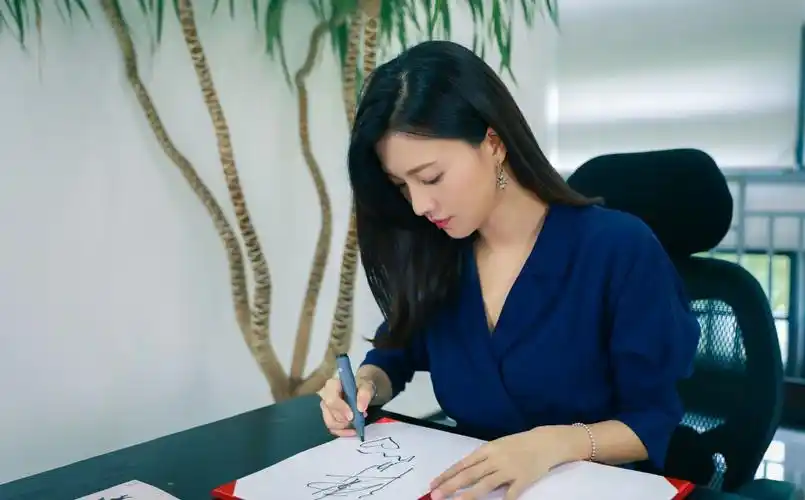 傅晶甜美温婉写真图片,分享一组傅晶图片给大家,图中的明星图片壁纸会