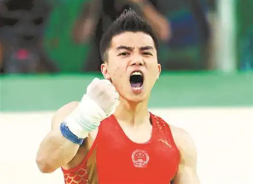 赛后握拳大吼,是超攀的标志性动作,霸气且自信,既能释放压力,也激励