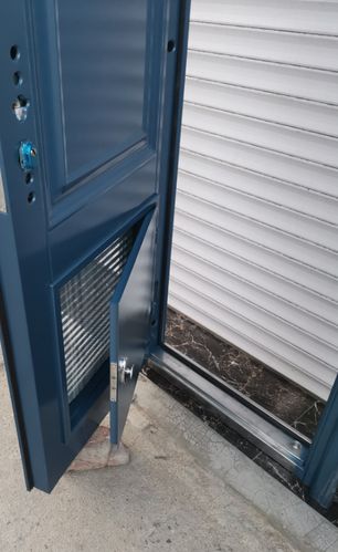 通风风门济南安全家用防盗门带窗地下室入户智能进户门