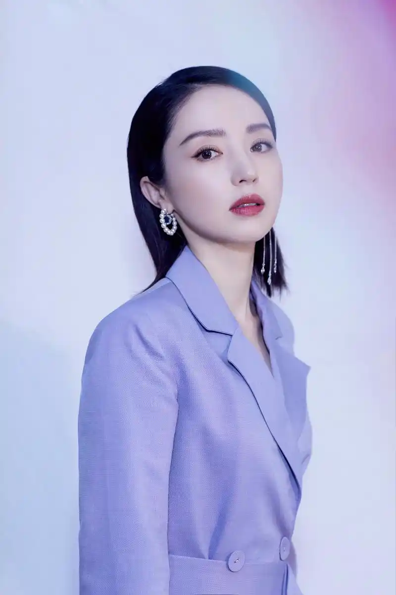 董璇写真美图:端庄秀丽,温婉大方