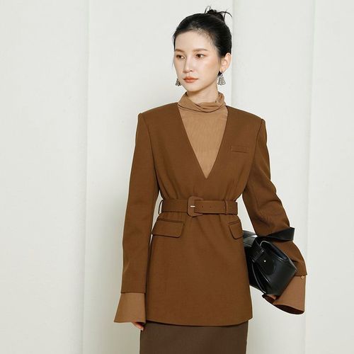 高级美拉德穿搭羊毛套头西装女设计感v领腰带显瘦西服外套秋冬款