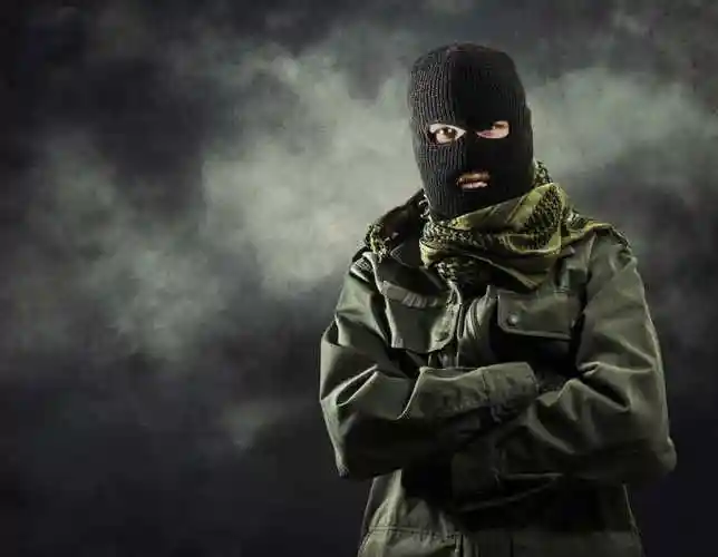 蒙面的恐怖分子