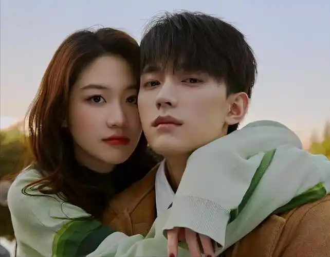 胡连馨仍和已婚男纠缠那些亲手毁掉事业的00花一人一个恋爱瓜