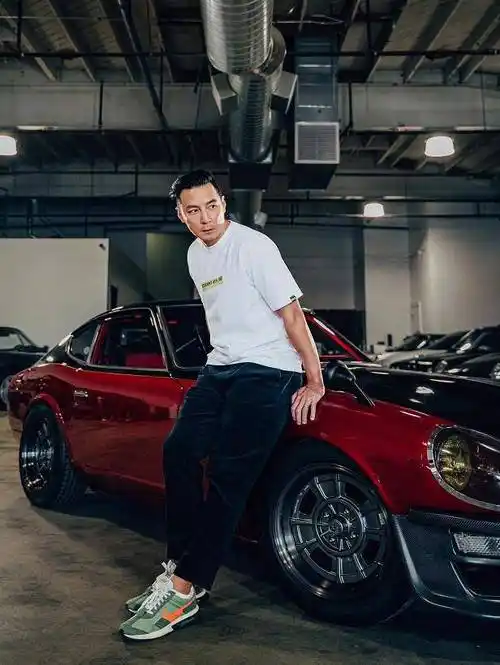 吴彦祖晒21年前旧照为妻子庆生,脸贴脸秀恩爱,引网友们在线调侃_汉堡