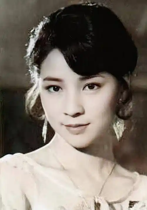 明星评论刘德华视频_女明星婚姻生活新闻评论_出轨的婚姻鹦鹉晒月评论