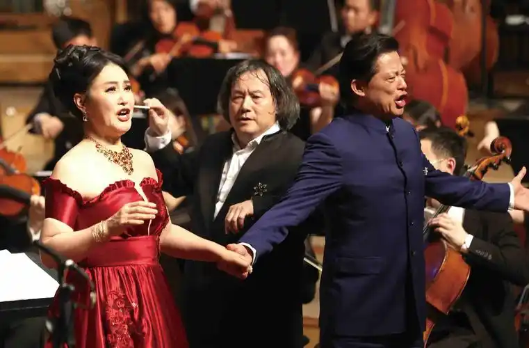 "呼兰的女儿"尤泓斐为家乡放歌 | 《我像雪花天上来》唱响"萧红文化周