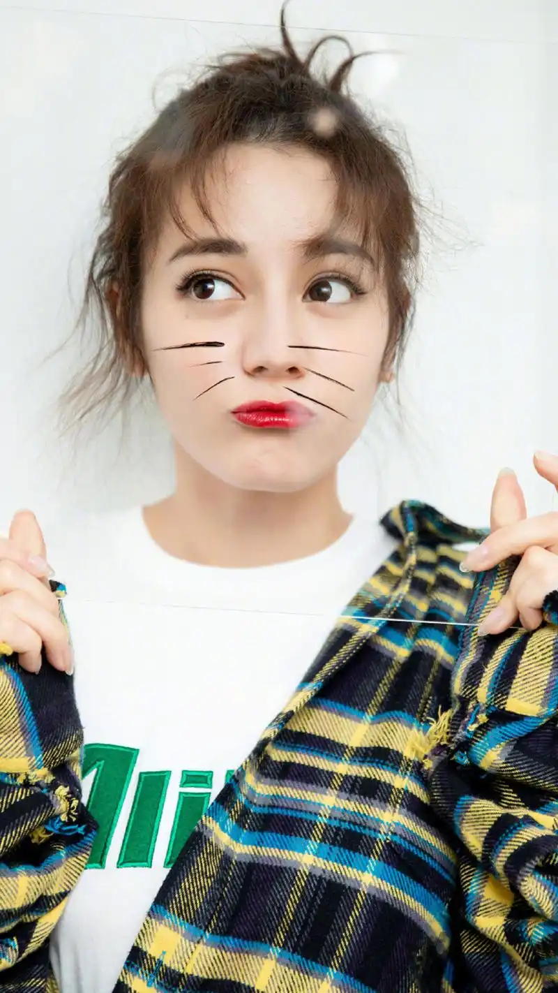 迪丽热巴超可爱写真图片手机壁纸