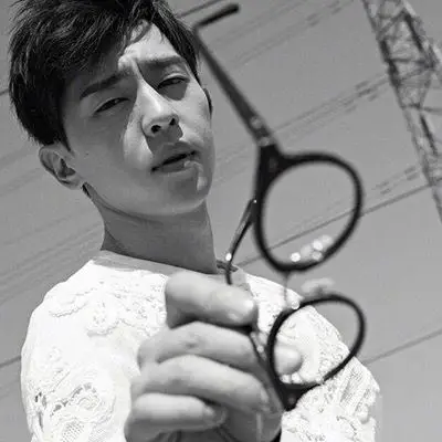 邓伦头像一组,帅气的阳光大男孩,喜欢他吗