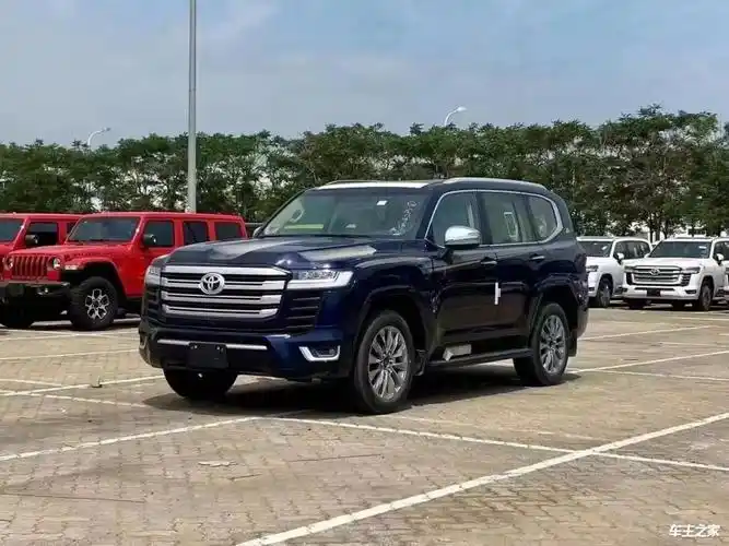 丰田酷路泽5700具备越野车功能又能城市中行驶